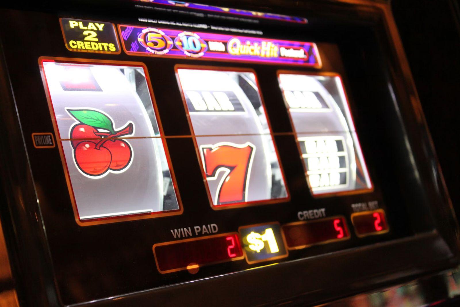 Why are online fruit machines still popular in 2024?
