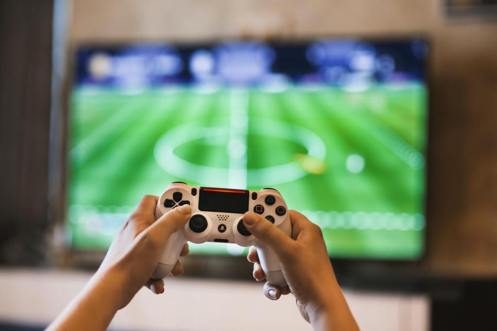 Kolmen teemavideopelien jalkapallotaktiikan ymmärtäminen